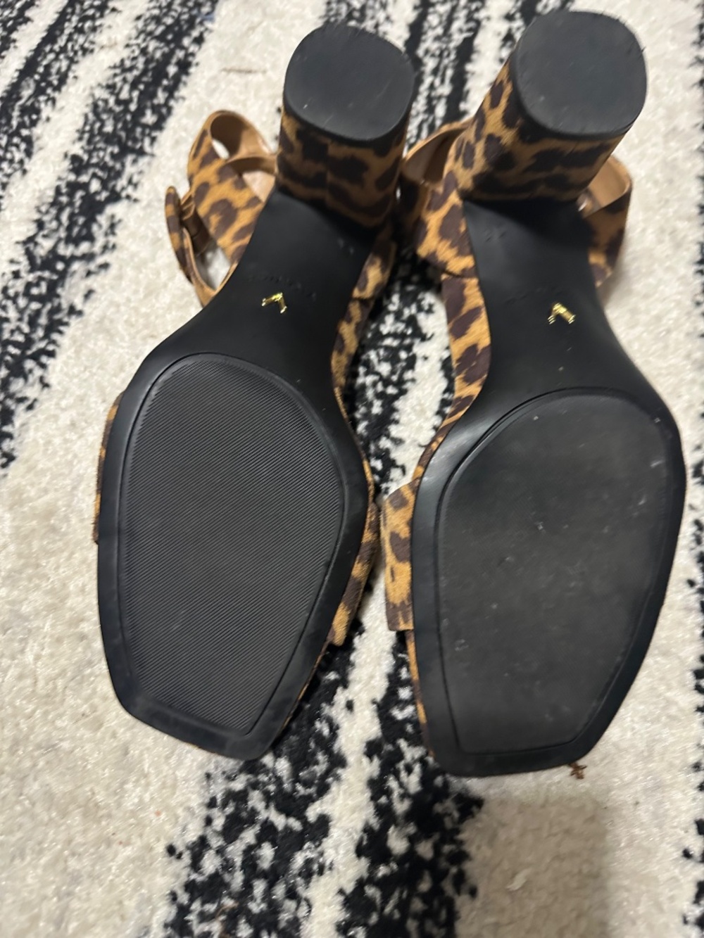 Leopard Vionic Heels - Picture 2 of 4